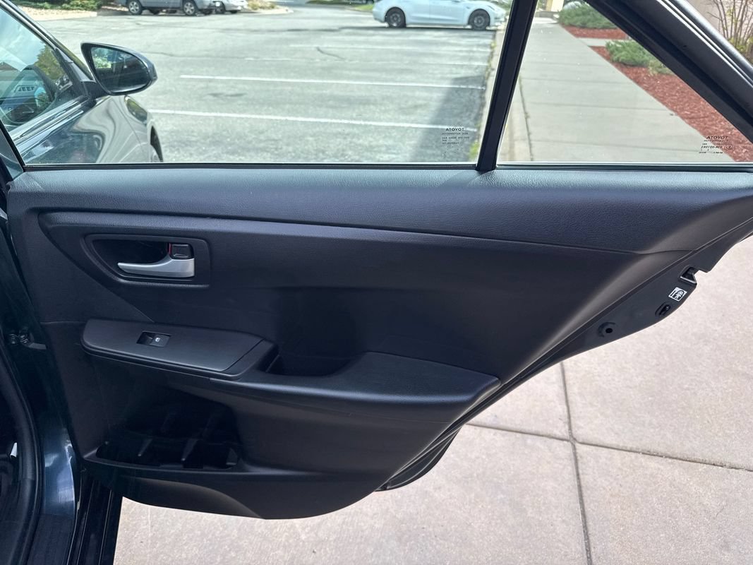 Used 2016 Toyota Camry SE FWD image 19
