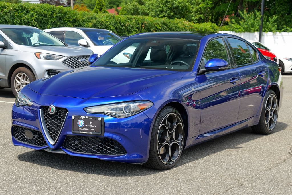 Used 2022 Alfa Romeo Giulia Ti AWD/4WD image 3