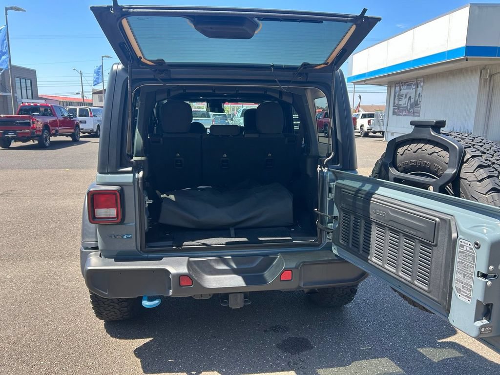 Used 2024 Jeep Wrangler Unlimited AWD/4WD image 39
