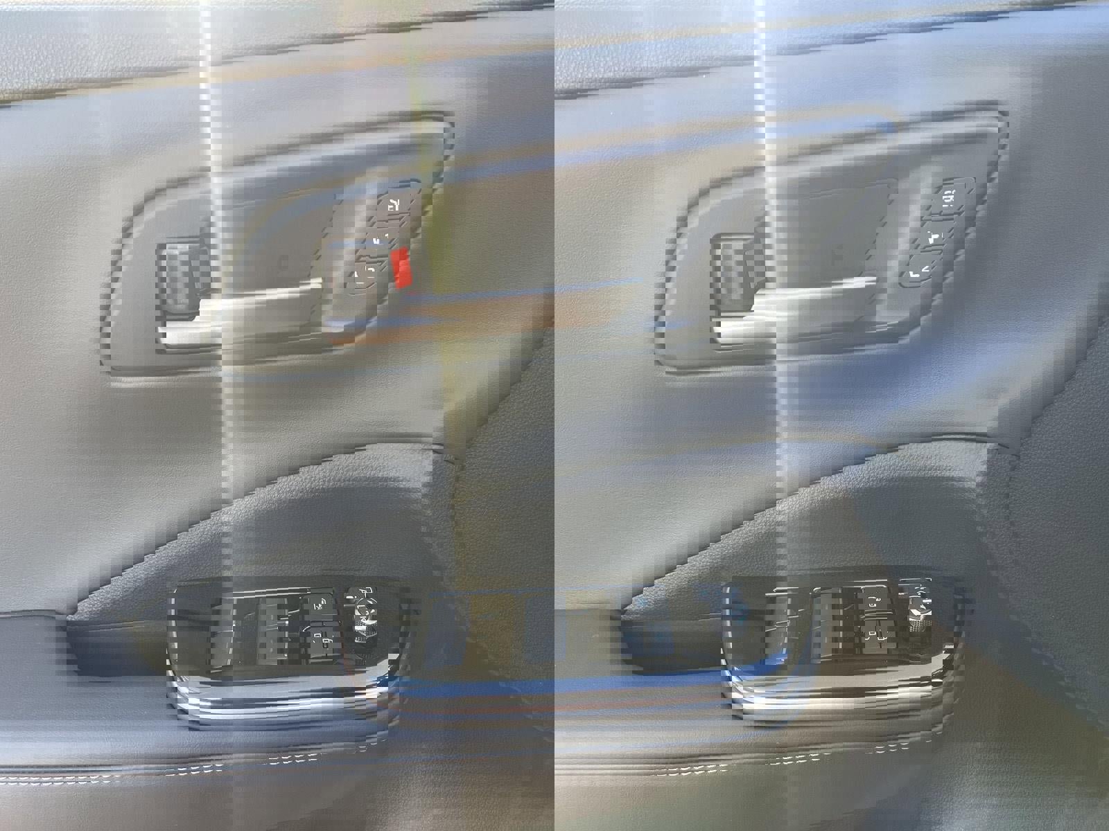 Used 2025 Toyota Crown Signia Limited w/ Advanced Technology Package image 18