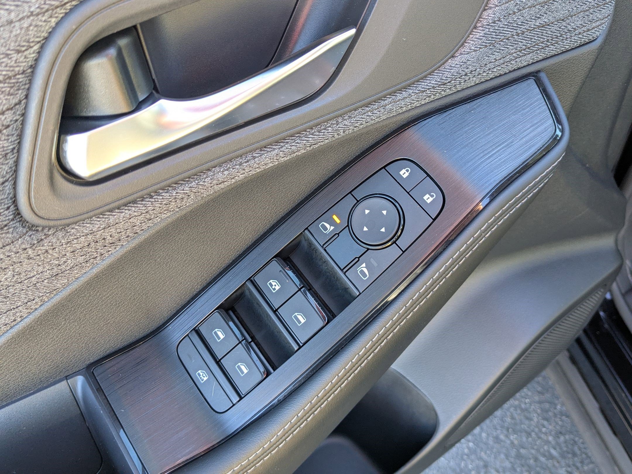 Used 2023 Nissan Rogue SV image 15