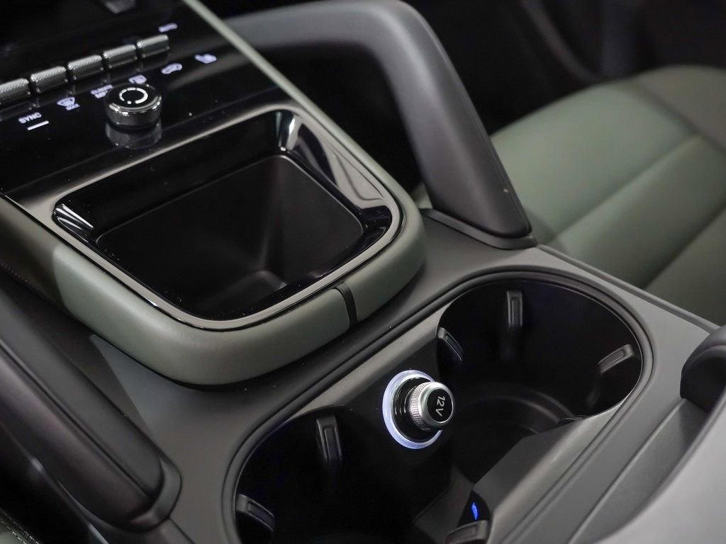 Used 2025 Porsche Cayenne E-Hybrid w/ Premium Package image 33