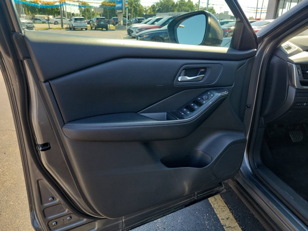 Used 2024 Nissan Rogue SV AWD/4WD image 21