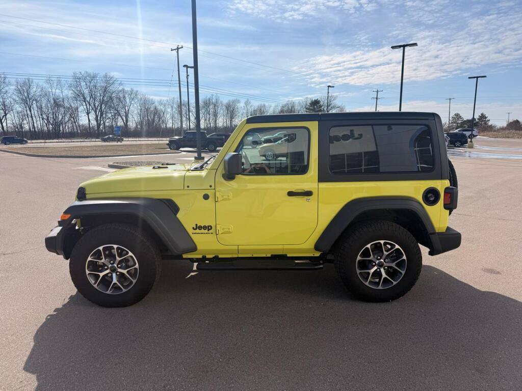 Used 2024 Jeep Wrangler Sport AWD/4WD image 7