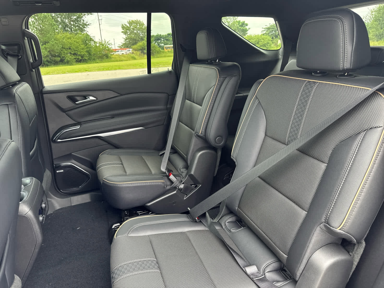 New 2026 Chevrolet Traverse High Country image 16