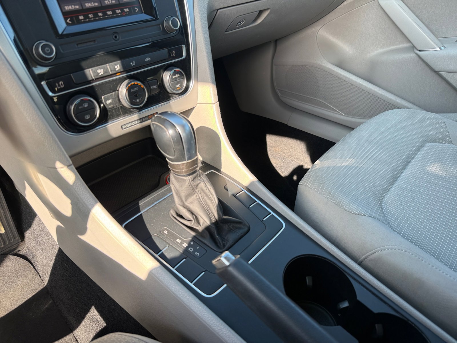 Used 2016 Volkswagen Passat 1.8T S image 13