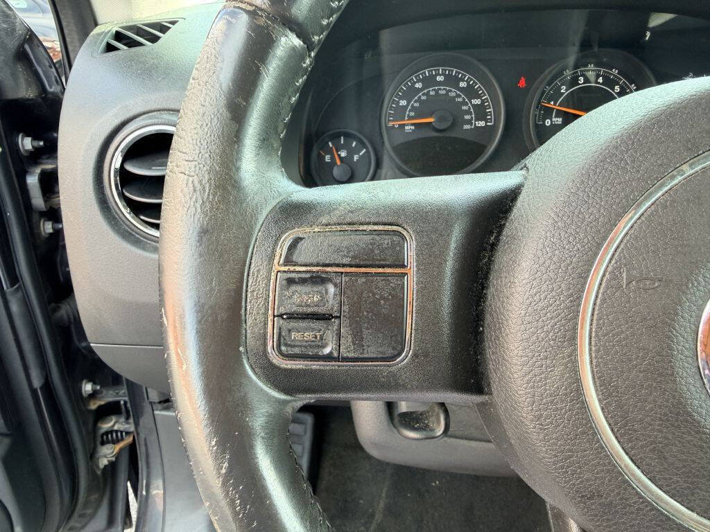 Used 2014 Jeep Patriot Latitude FWD image 13