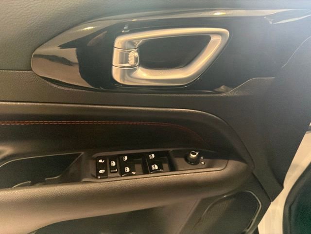 Used 2025 Jeep Compass Trailhawk AWD/4WD image 11