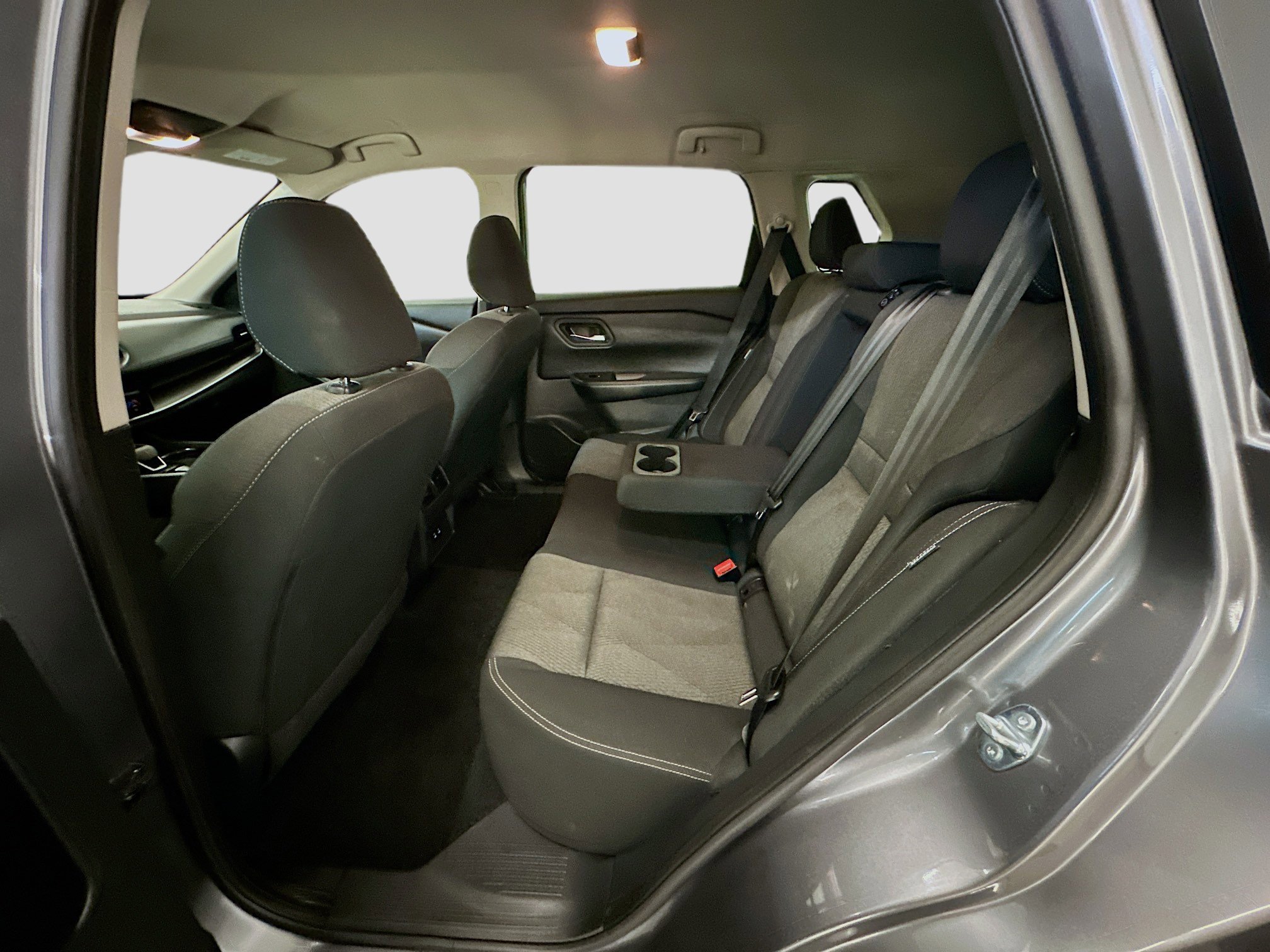 Used 2025 Nissan Rogue SV image 29