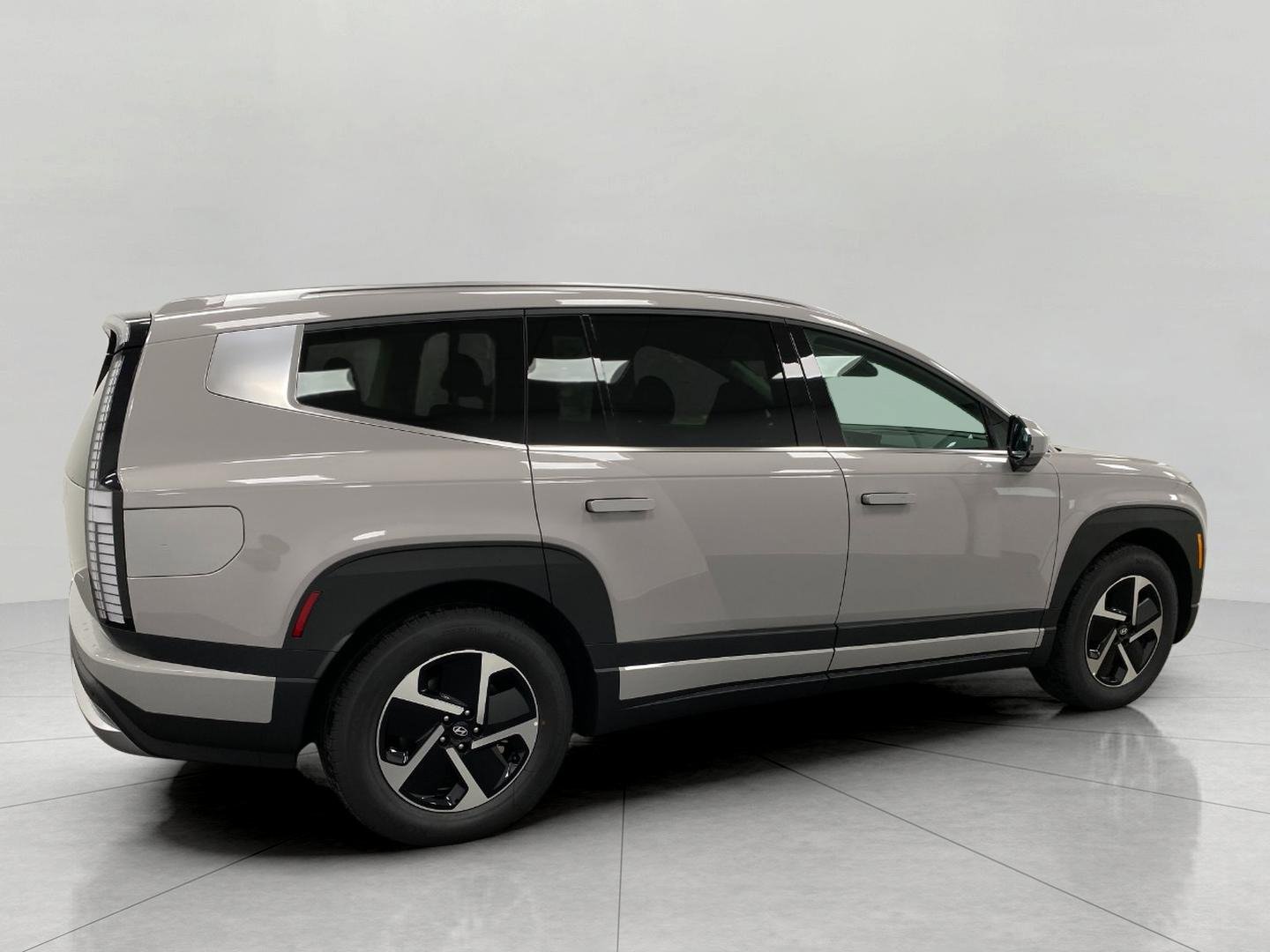 New 2026 Hyundai Ioniq 9 SE image 2