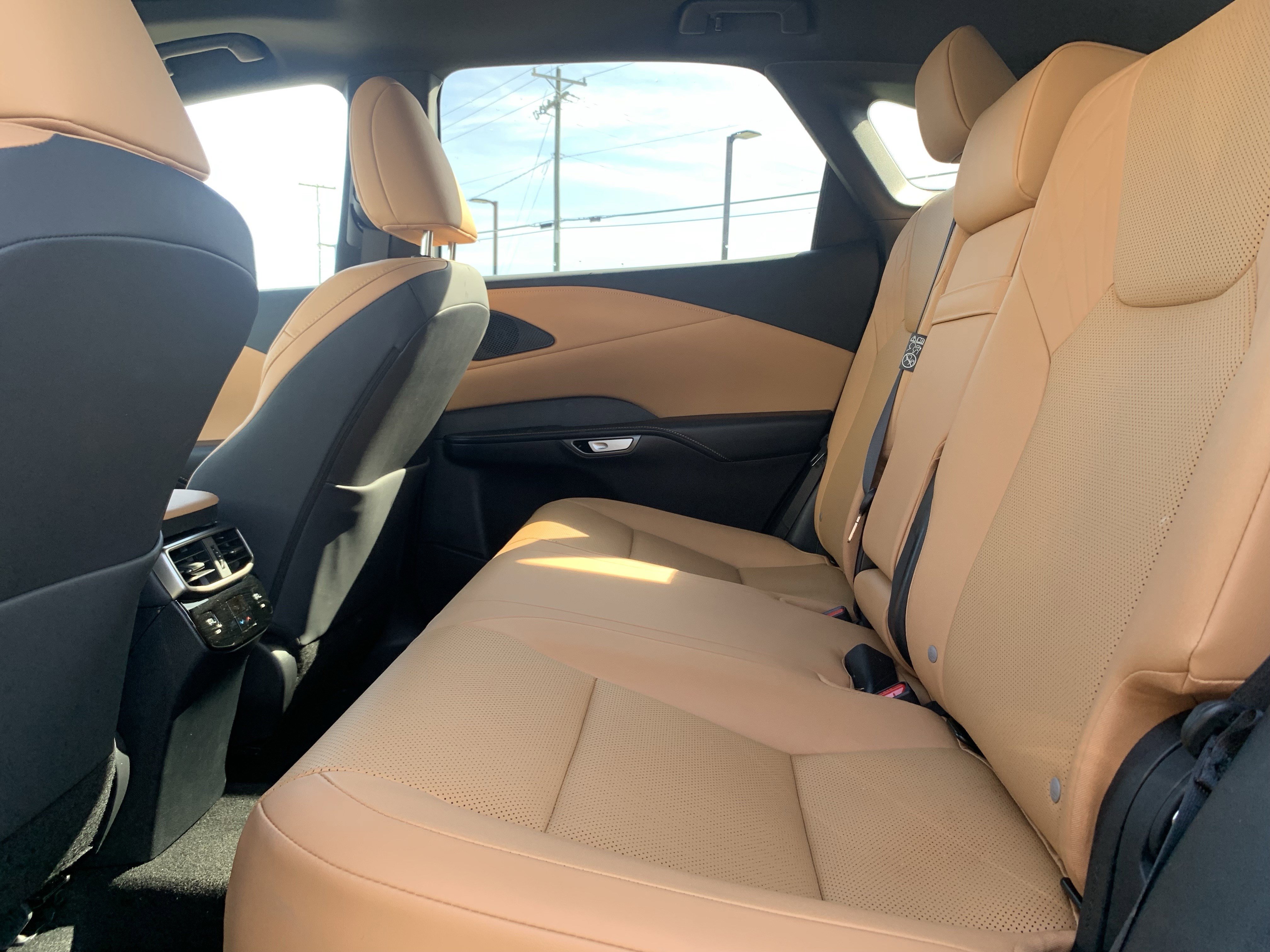 Used 2025 Lexus RX 350 Premium w/ Accessory Package (Z1) image 32