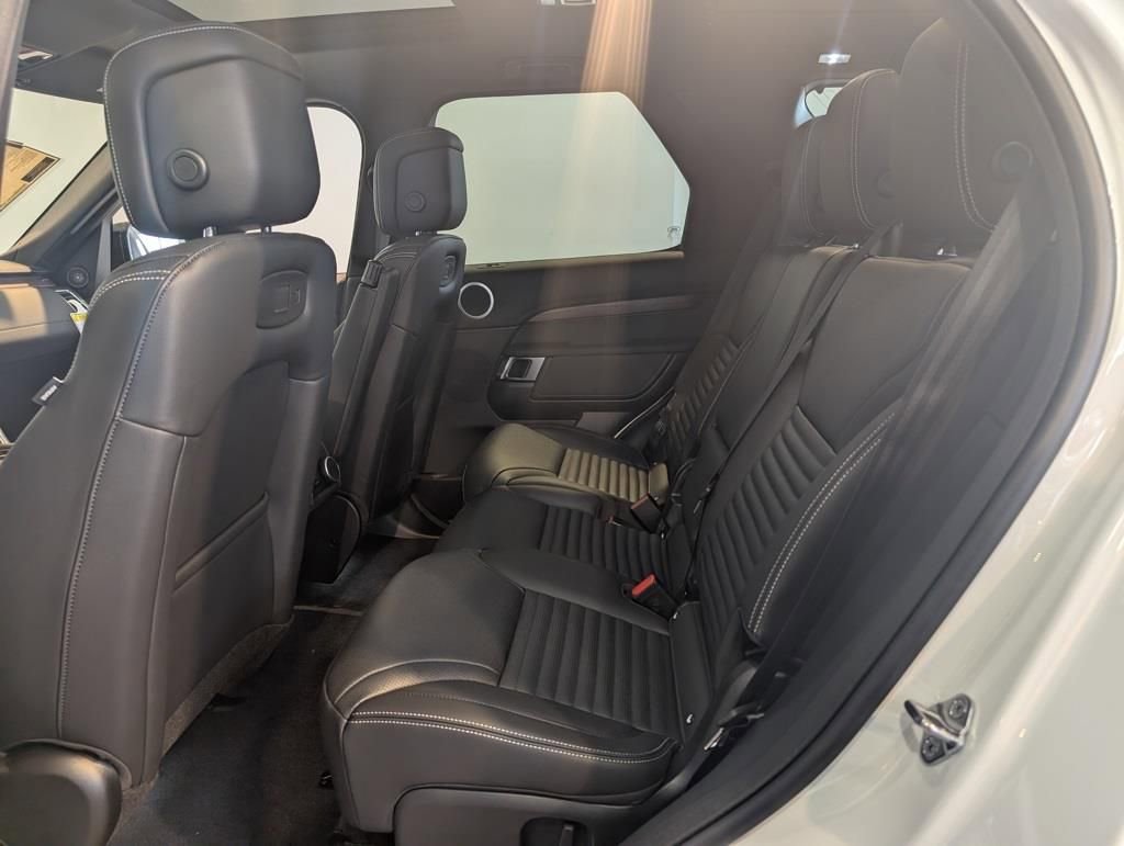 New 2026 Land Rover Discovery S image 24