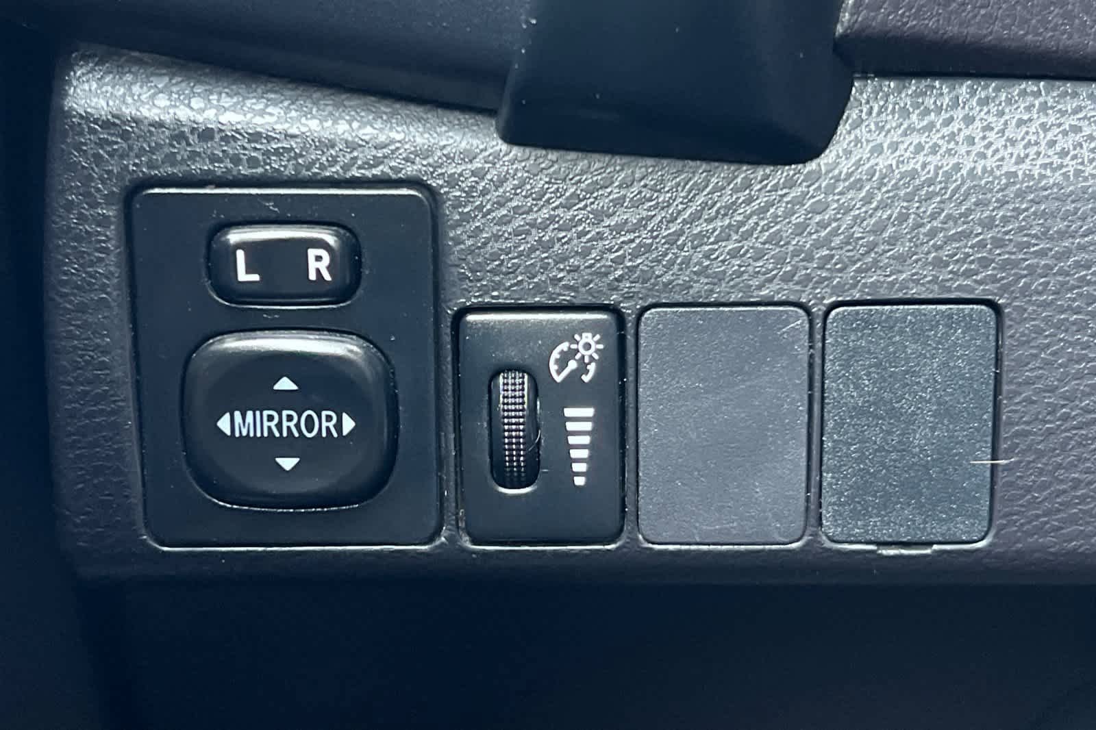 Used 2018 Toyota Corolla SE FWD image 27
