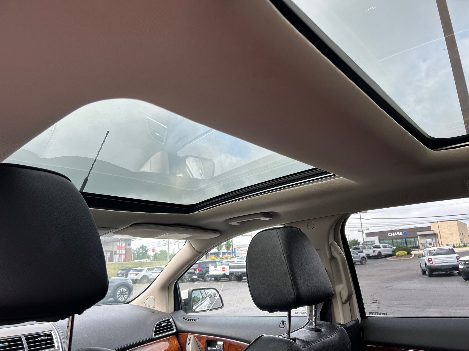 Used 2013 Lincoln MKX AWD image 9