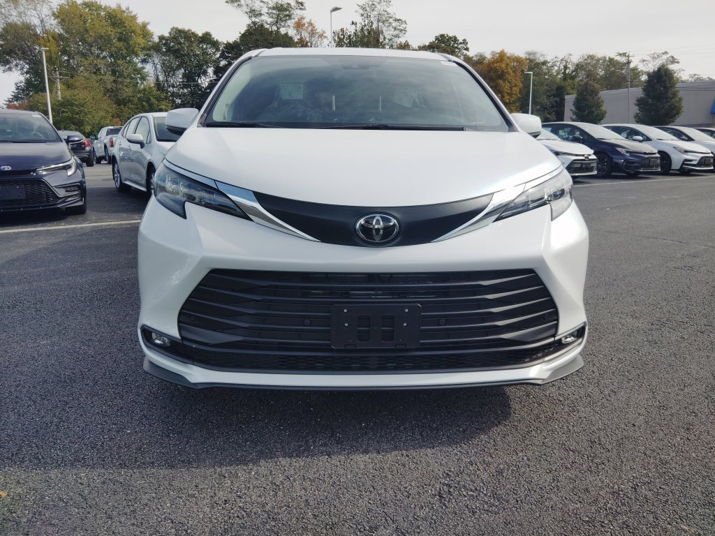 New 2026 Toyota Sienna XLE AWD/4WD image 19