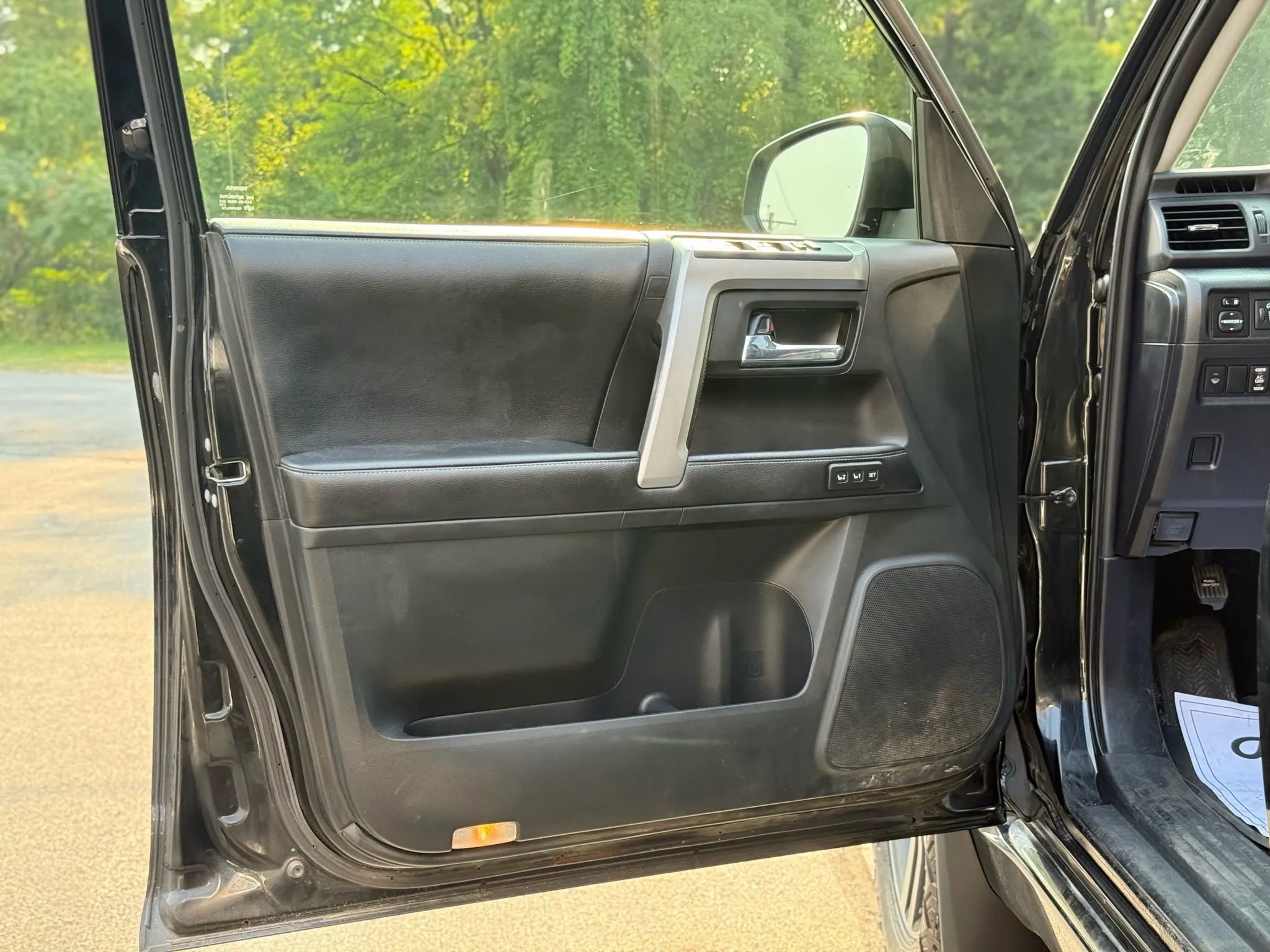 Used 2016 Toyota 4Runner Limited AWD/4WD image 9