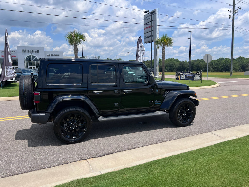 Certified 2025 Jeep Wrangler Unlimited Sahara AWD/4WD image 6