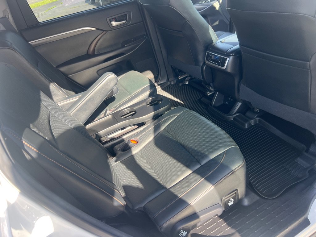 Used 2017 Toyota Highlander Limited AWD/4WD image 20
