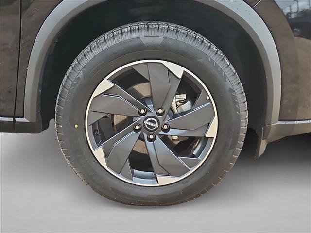 Used 2024 Nissan Rogue SV AWD/4WD image 23
