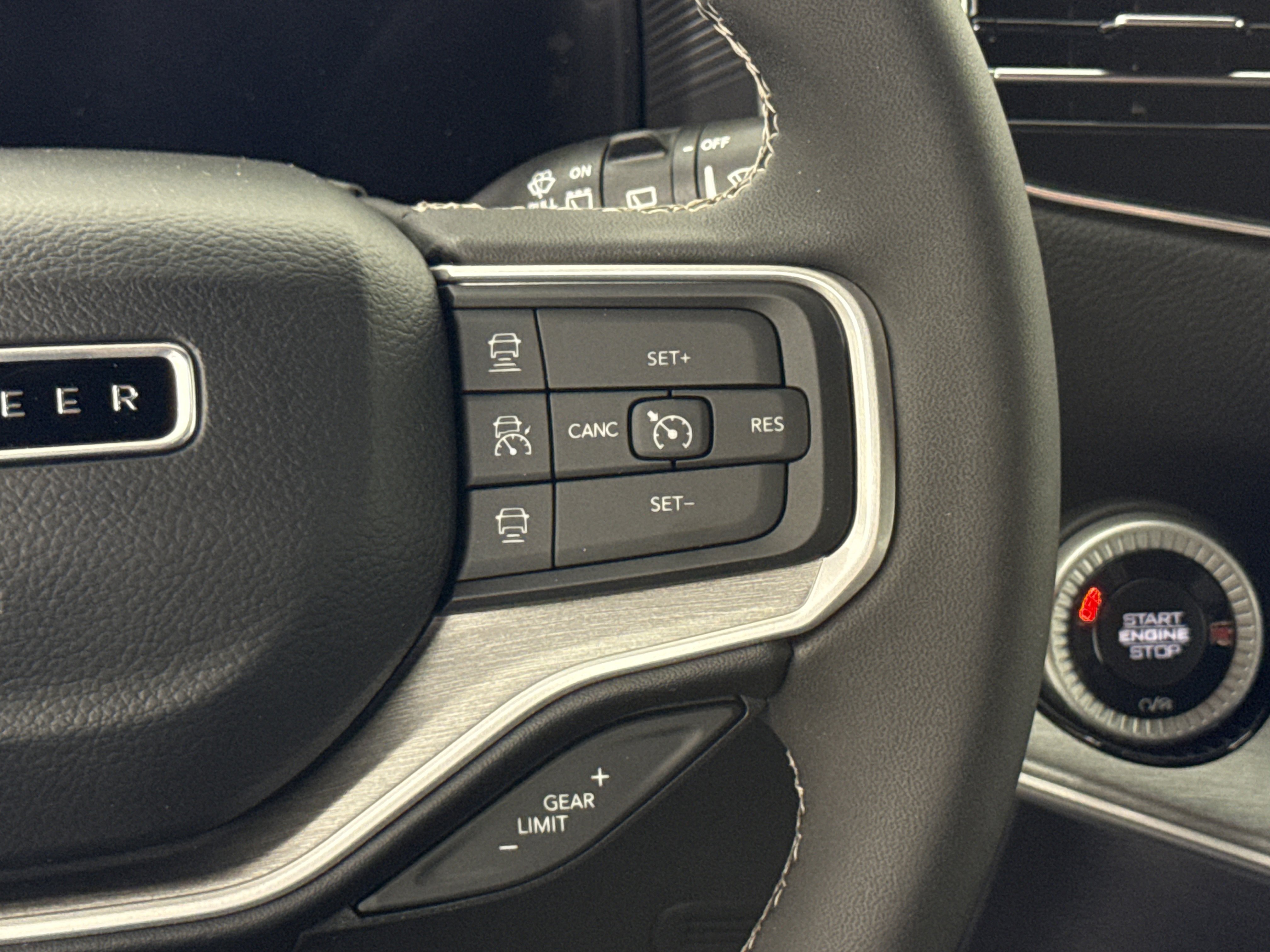 New 2025 Jeep Wagoneer L Series III w/ Quick Order Package 25C Super image 15