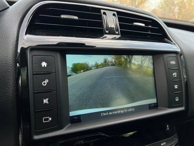 Used 2018 Jaguar XE image 40