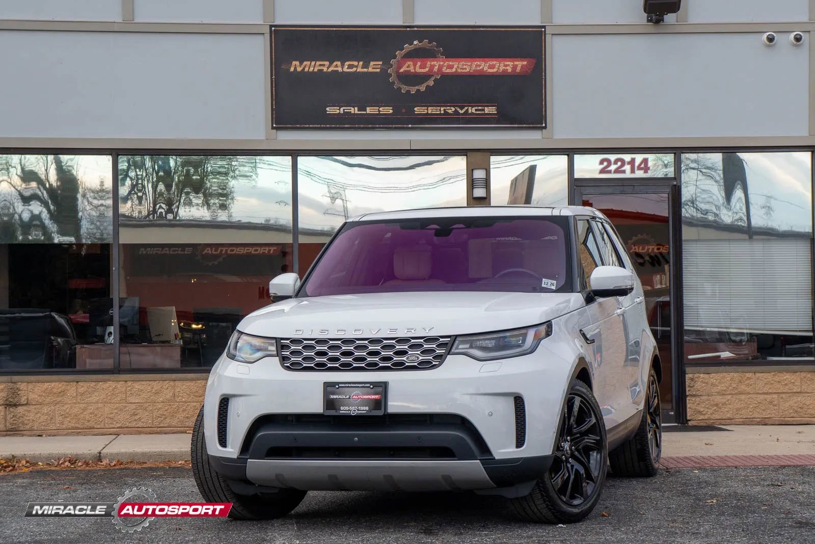 Used 2022 Land Rover Discovery S image 1