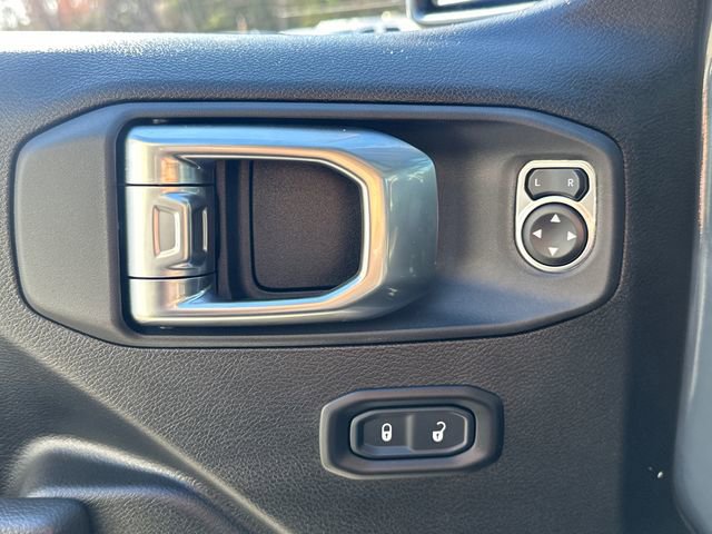 Used 2025 Jeep Wrangler Sport S image 24