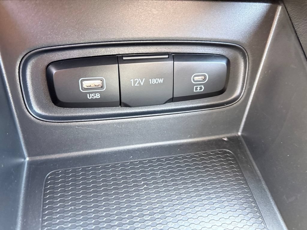 Used 2025 Hyundai Venue SE FWD image 17