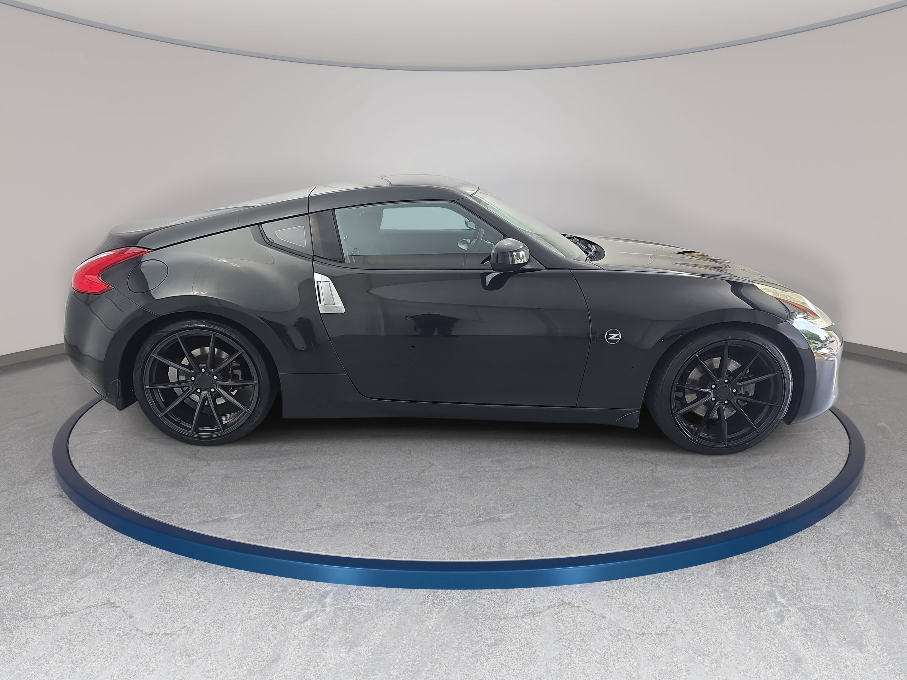 Used 2016 Nissan 370Z Coupe RWD image 4