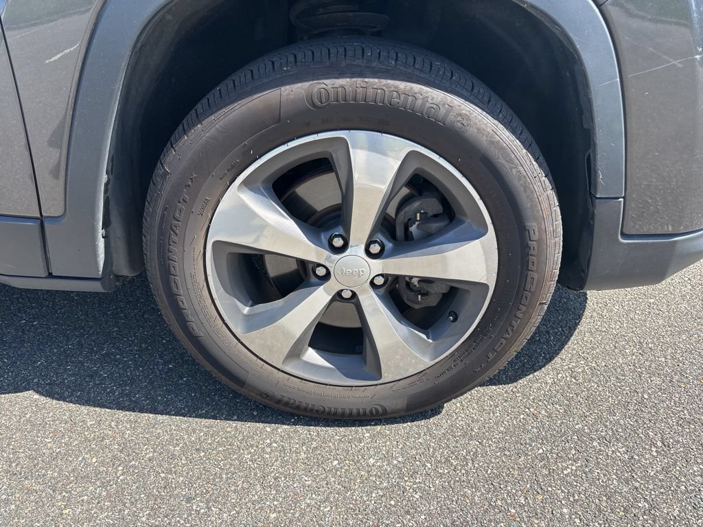 Used 2019 Jeep Cherokee Limited AWD/4WD image 9