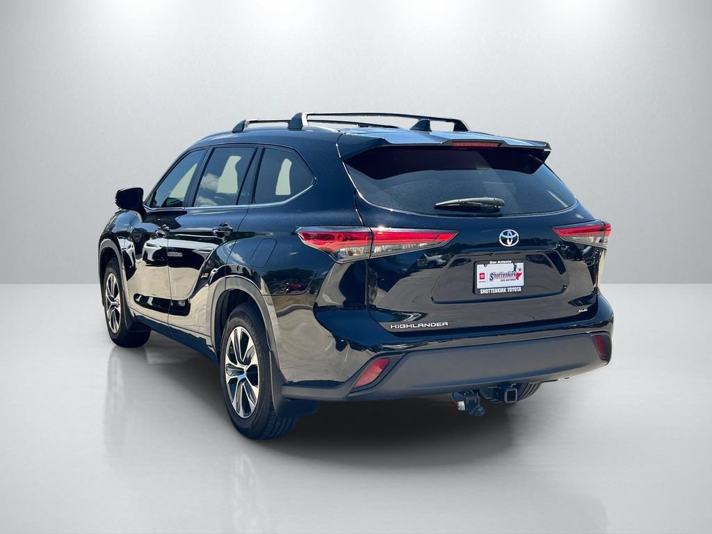 Used 2023 Toyota Highlander XLE FWD image 7