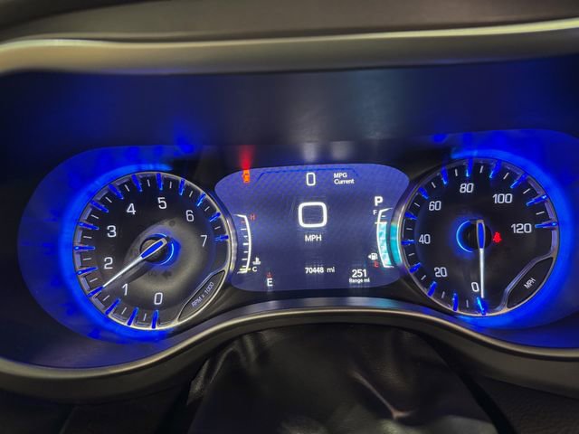 Used 2022 Chrysler Pacifica Touring-L image 17