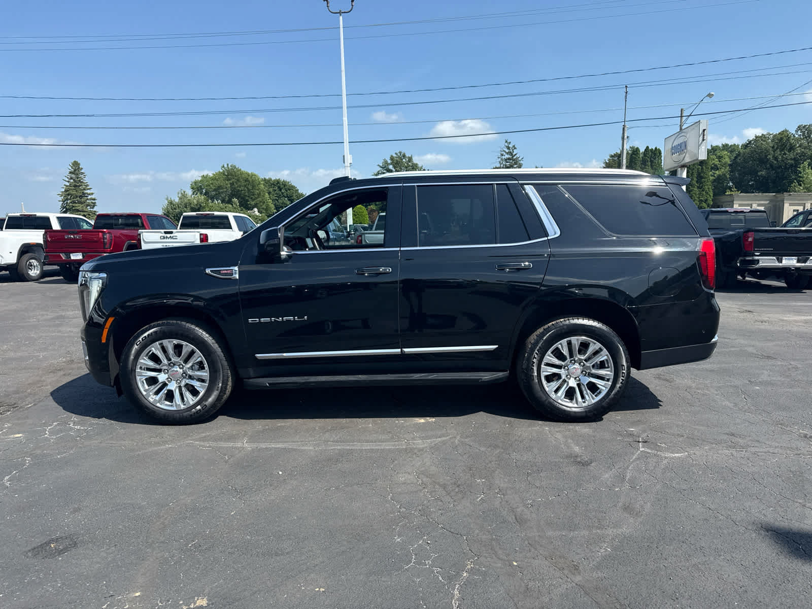 Used 2025 GMC Yukon Denali AWD/4WD image 2