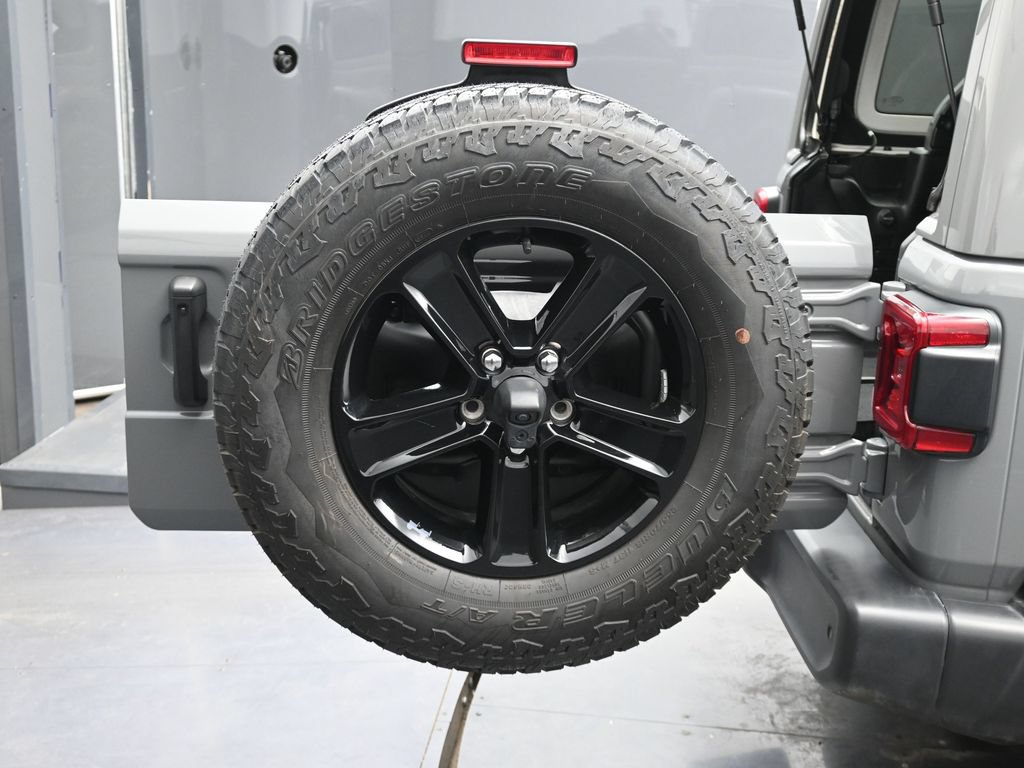 Used 2023 Jeep Wrangler Unlimited Sahara AWD/4WD image 10