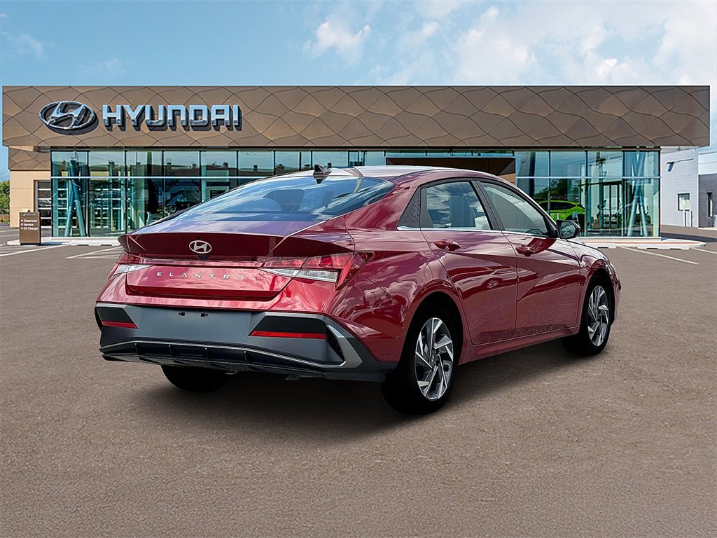 New 2025 Hyundai Elantra SEL w/ Cargo Package image 7
