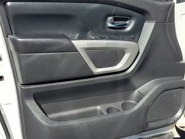 Used 2022 Nissan Titan SV image 17
