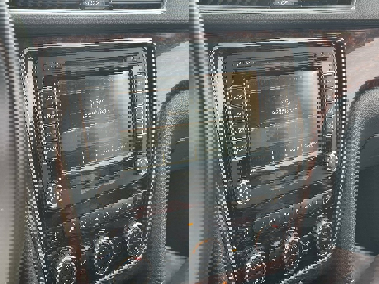 Used 2013 Volkswagen Passat TDI SEL Premium image 7