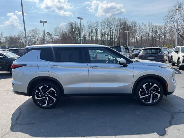 Used 2024 Mitsubishi Outlander SE Black Edition image 4