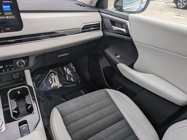 Used 2025 Mitsubishi Outlander SE FWD image 17