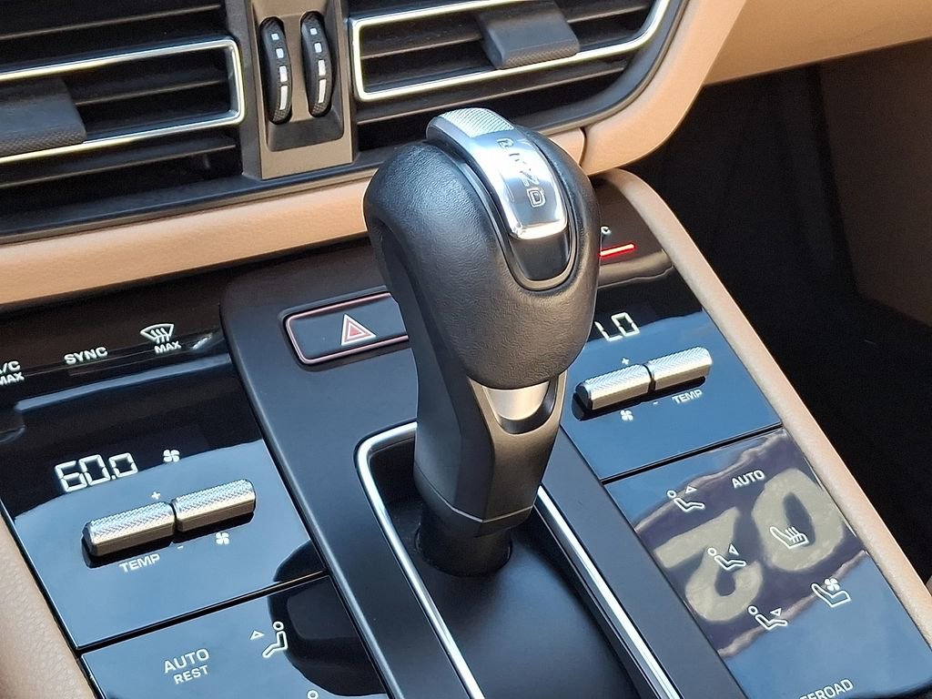 Used 2022 Porsche Macan image 16