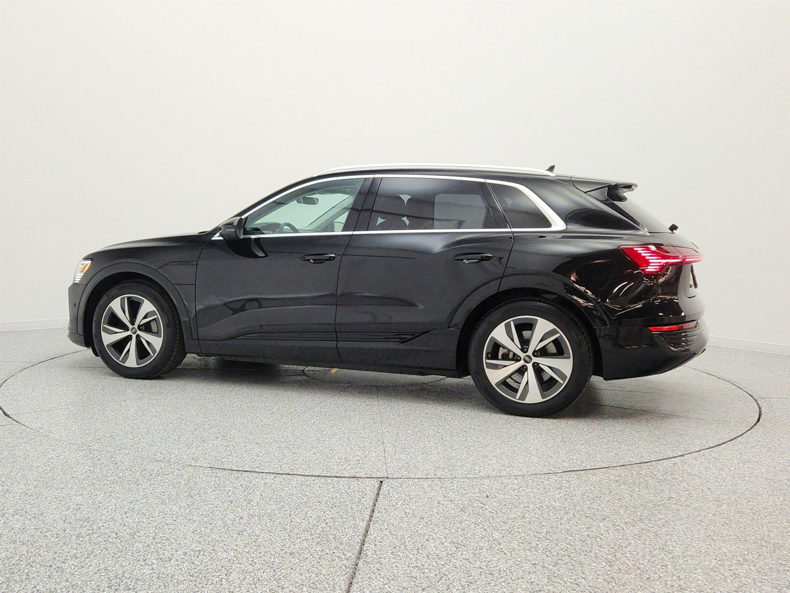 Used 2024 Audi Q8 e-tron Premium Plus w/ Premium Plus Package AWD/4WD image 8