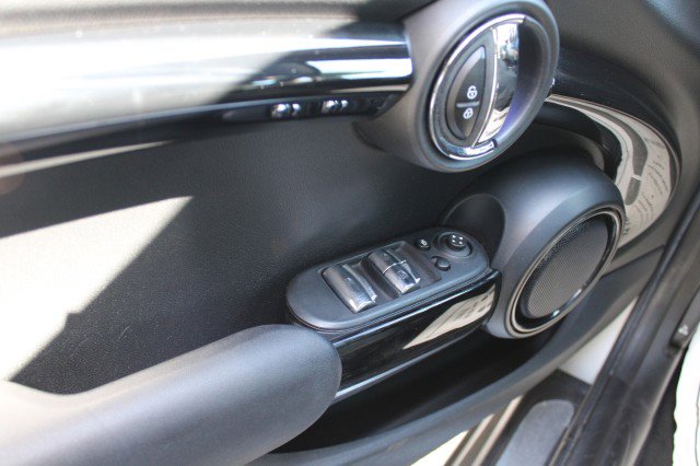 Used 2019 MINI Cooper S w/ Premium Package image 29