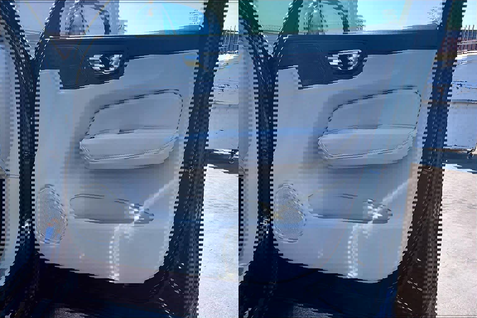 Used 2023 Volvo XC60 T8 Plus w/ Protection Package Premier image 27