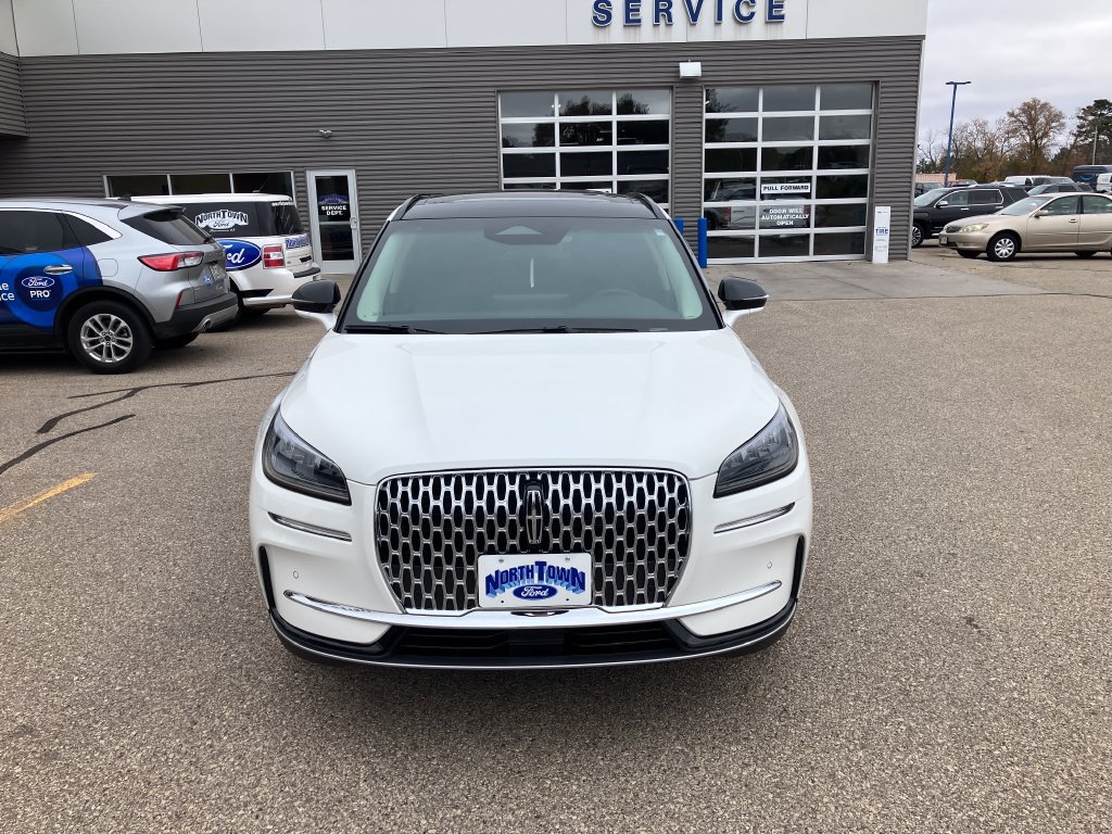 Used 2025 Lincoln Corsair AWD w/ Equipment Group 101A image 5