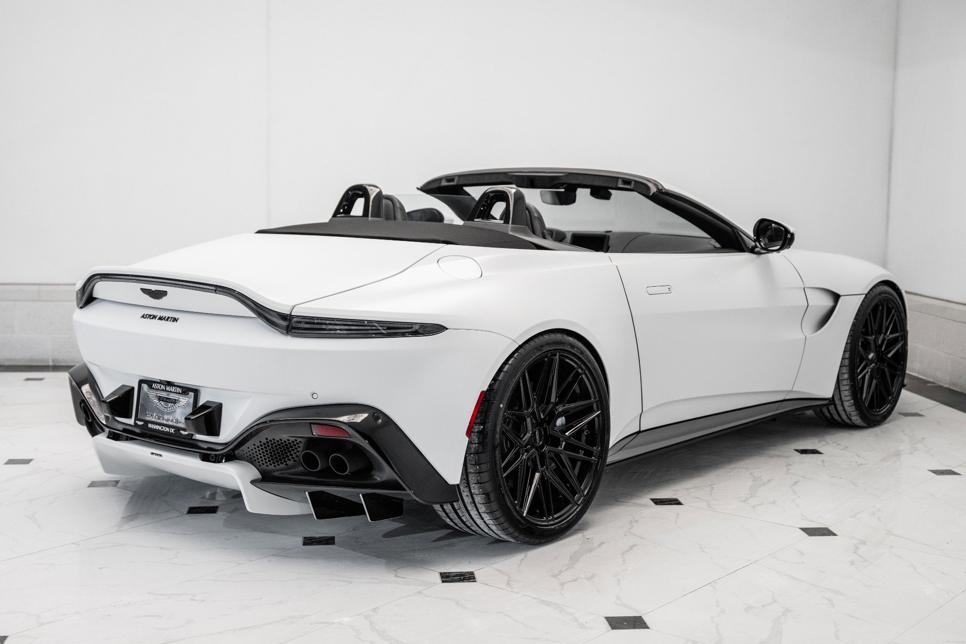 Used 2023 Aston Martin V8 Vantage Roadster image 35