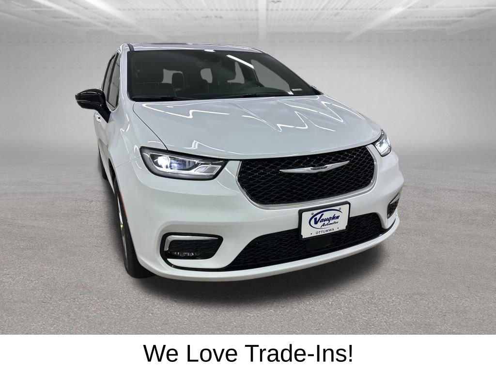 New 2026 Chrysler Pacifica Limited image 2