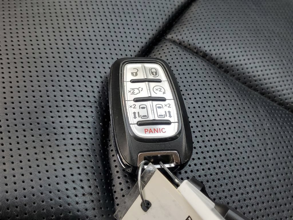 Used 2023 Chrysler Pacifica Limited FWD image 29