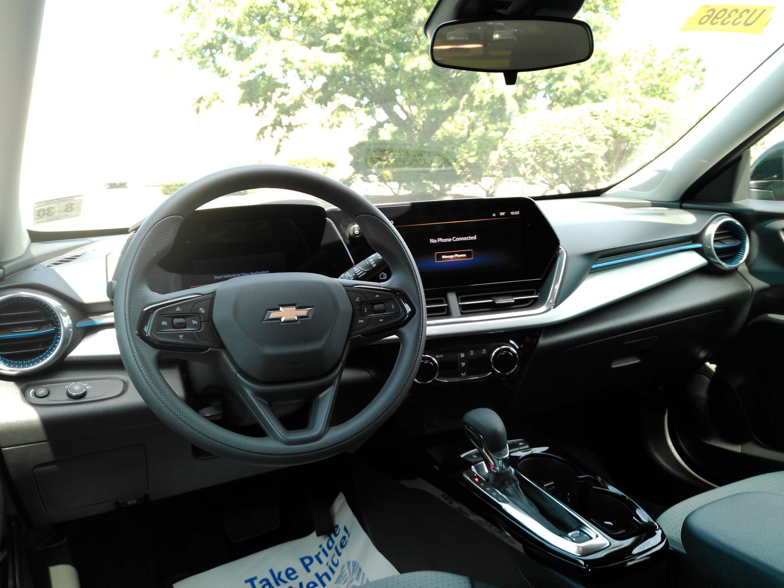 Used 2025 Chevrolet Trax LT FWD image 9