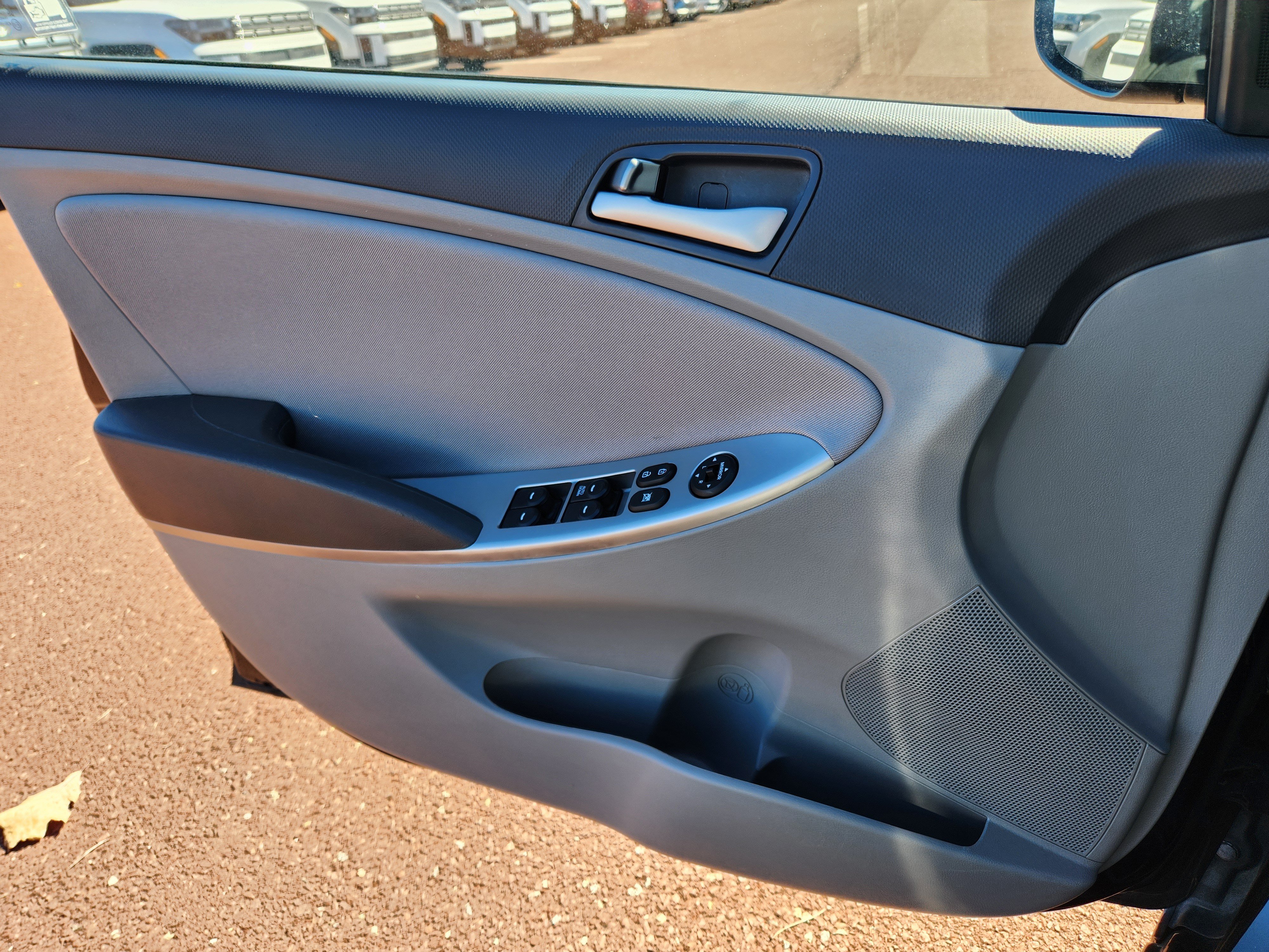 Used 2015 Hyundai Accent GLS w/ Option Group 02 FWD image 22