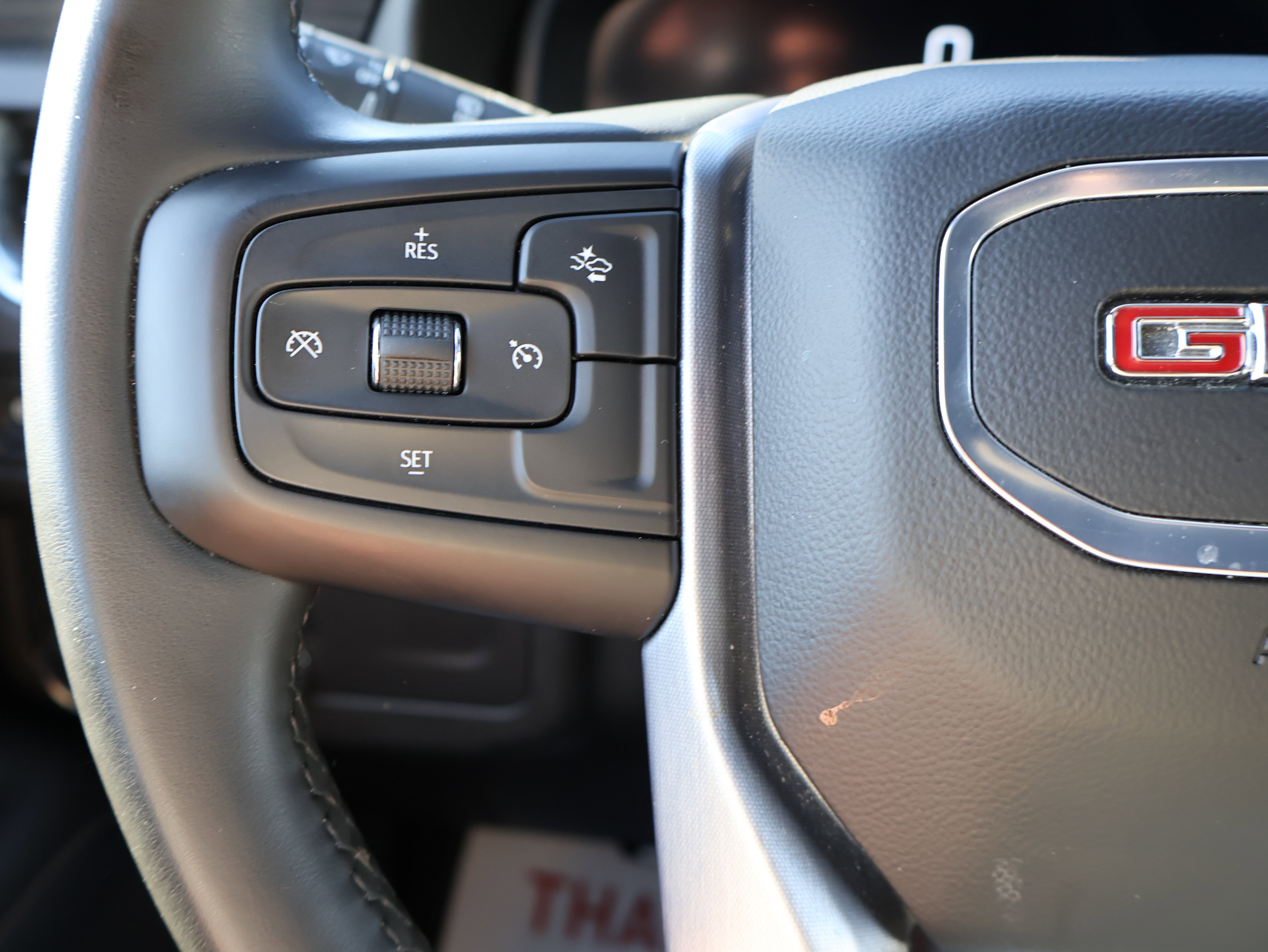 Used 2024 GMC Yukon SLT image 39